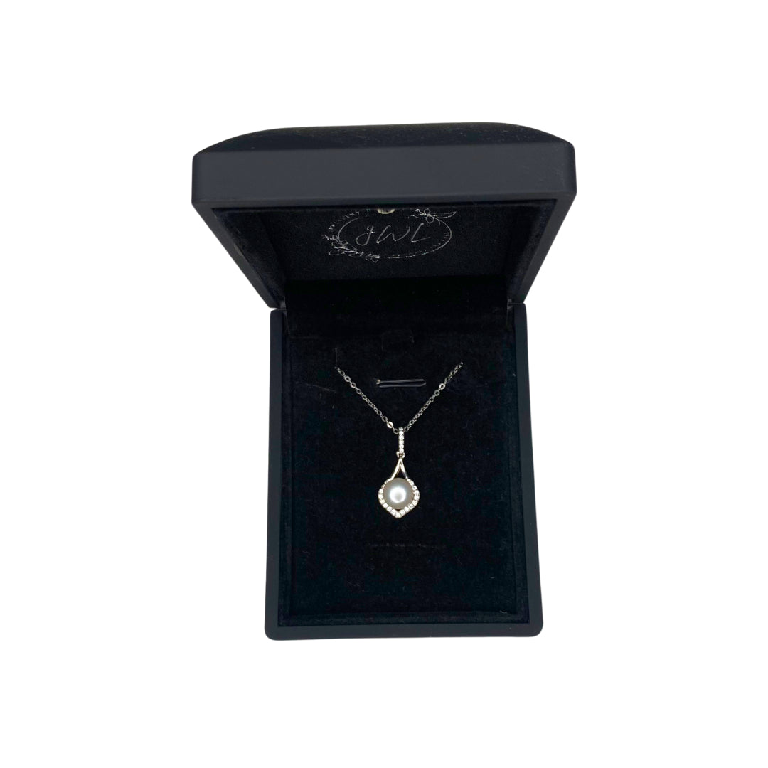 Single Pearl Teardrop Necklace in Sterling Silver