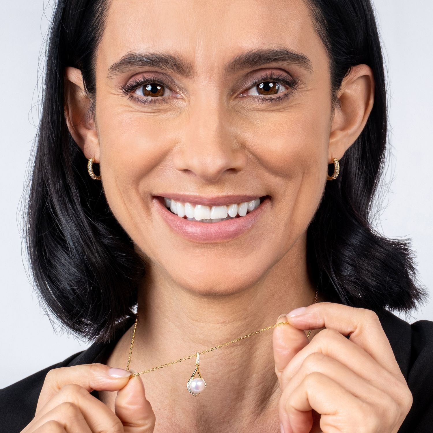 Single Pearl Teardrop Necklace in Gold