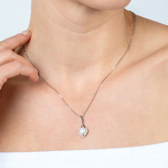 Silver Single Pearl Teardrop Necklace